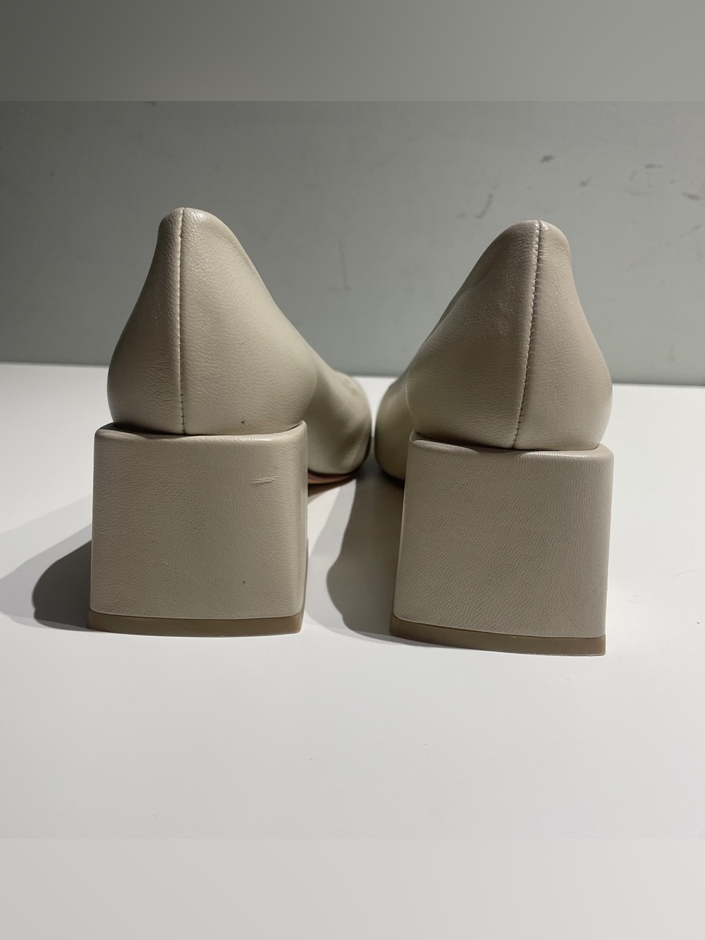 LoQ Classic Square-Toe Block Heel Pumps in Cream 5.5 - Picture 8 of 12